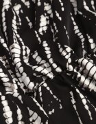 retro & icone Rochie Evazată Mini Negru-Alb cu Curea și Volane cu Imprimeu Abstract cu Decolteu Petrecut Varniema