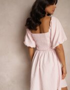 retro & icone Rochie evazată roz cu un top elastic și umeri bufanti Velzemia
