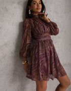 retro & icone Rochie Fioletowa Cambrată cu croială evazată cu mâneci transparente și guler înalt Relabia