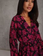 retro & icone Rochie roză mini evazată cu decolteu petrecut cu imprimeu floral Retrina