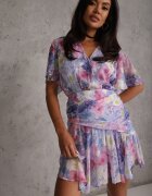 retro & icone Rochie tip portofel cu flori în stil eteric cu strat asimetric Damippe Albastră
