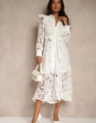  Rochie Albă Evazată cu croi tip cămașă cu volan și dantelă Caramia