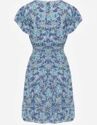  Rochie albastră din bumbac cu imprimeu floral mic decolteu tip portfard și elastic în talie Calnea