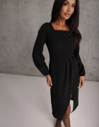  Rochie Neagră de cocktail cu decolteu pătrat și fusta tip plic Felinala