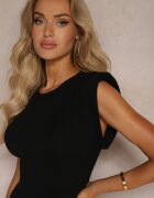  Rochie Neagră Rebrată cu croială ajustată cu șliț Tomeria