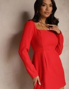  Rochie Roșie cu Mânecă Lungă și Decolteu Pătrat cu o Croială Ușor Cloș Finzemira
