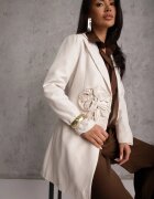  Rochie-sacou bej cu aplicații 3D în formă de flori și închidere cu nasturi Lorira