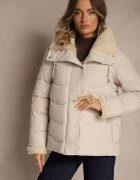 romee's Geacă bej închis cu cusături matlasate și glugă decorată cu blană Olevesa