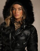romee's Geacă Neagră Matlasată cu blană detașabilă și glugă decorată cu centură Olinesa