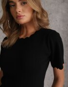 rosa Bluză neagră din tricot cu margini neregulate Datria