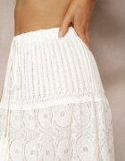 rosa Fustă Maxi Albă cu Elastic în Talie și Inserții din Dantelă Brayle