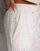 rosa Pantaloni ajurați albi Wide Leg din bumbac în stil rustic cu broderie Elladith