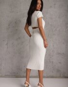 rosa Rochie Bodycon Albă cu Decolteu Pătrat și Decupaj Decorativ la Spate Scriptos
