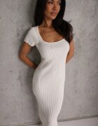 rosa Rochie Bodycon Albă cu Decolteu Pătrat și Decupaj Decorativ la Spate Scriptos