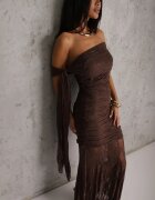 rosa Rochie de seară din dantelă cu partea de sus asimetrică și șalul Nadievela Maro