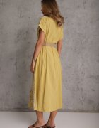 rosa Rochie de vară cu nasturi din vâscoză decorată cu broderie și cu curea împletită Tenope Galbenă