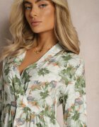 rosa Rochie Mini Bej-Verde cu Imprimeu Floral cu Volan Lat la Tiva Faeyra