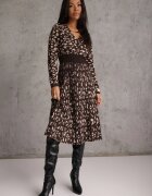rosa Rochie petrecută cu imprimeu leopard cu vâscoză și curea Aneelde Maro
