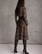 rosa Rochie petrecută cu imprimeu leopard cu vâscoză și curea Aneelde Maro