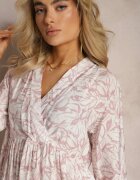 rosa Rochie Roz-Albă Petrecută Mini cu Volan și Print Decorativ Oletia