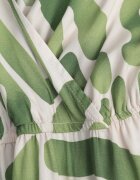 rosa Rochie Verde din Viscoză cu Decolteu Triunghiular și Elastic în Talie cu Curea din Material Viketa