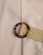rosa Salopetă lungă bej cu decolteu triunghiular și curea decorativă cu cataramă Malkah