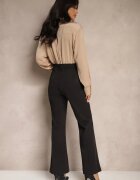 rosa Salopetă Negru-Bej petrecută cu bluză elegantă tip cămașă și pantaloni largi Vareti