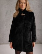 rosse line Blană artificială cu guler tip tunică și închidere elegantă în formă de floare Lireko Neagră