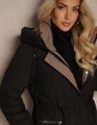 rosse line Geacă Parka Neagră cu șnururi în talie și glugă decorată cu pandantiv Zeriena