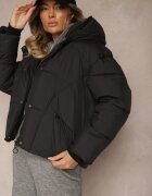 rosse line Jachetă boxy Neagră cu cusături matlasate și glugă decorată cu borduri elastice Hedilea