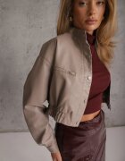 rosse line Jachetă de tranziție bomber crop Acalline Bej închis