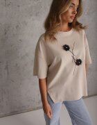rosse line T-shirt din viscoză decorat cu flori și perle Muvine Bej deschis