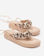  Sandale Flip-flop Bej cu o curea decorativă cu lanț și șiret în jurul gambei Fephira
