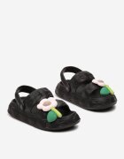  Sandale Negre cu Baretă la Călcâi și cu Floare Decorativă Qiara
