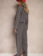  Set de Costum Gri cu Bandă Laterală Sacou Scurt și Pantaloni Largi cu Pense Lorenda