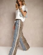  Set de Trening Alb din Bumbac cu Pantaloni și Bluză cu Imprimeu Leopard și Lampasuri Eltebira