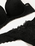  Set Lenjerie Dantelat Negru Sutien Întărit Push Up și Tanga Jasminesa