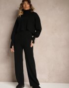  Set Negru Tricotat din Viscoză Pantaloni largi și Bluză cu guler înalt Norathira