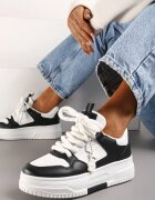 Sneakers Alb-Negru cu Pandantiv Ursuleț și Șireturi Largi Alrikad