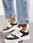  Sneakers Alb-Negru cu Pandantiv Ursuleț și Șireturi Largi Alrikad