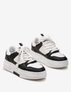 Sneakers Alb-Negru cu Pandantiv Ursuleț și Șireturi Largi Alrikad