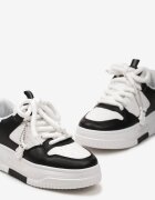  Sneakers Alb-Negru cu Pandantiv Ursuleț și Șireturi Largi Alrikad