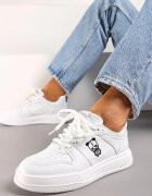  Sneakers albi cu șireturi din piele ecologică cu aplicație decorativă și perforații Vetria