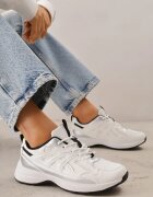  Sneakers Jutta cu partea superioară embosată și decorativă Albi