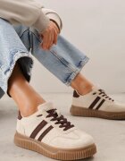  Sneakers pe platformă din cauciuc embosat decorate cu barete Naifeh Bej