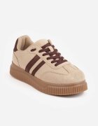  Sneakers pe platformă din cauciuc embosat decorate cu barete Naifeh Bej închis