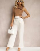 sophyline Pantaloni Eleganți Bej deschis cu Picioare Evazate Finisați cu Lanț Decorativ în Talie Hamophona