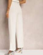 sophyline Pantaloni Eleganți Bej deschis cu Picioare Evazate Finisați cu Lanț Decorativ în Talie Hamophona