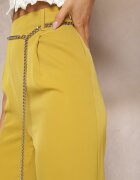 sophyline Pantaloni Galbeni Eleganți cu picioare evazate finisați cu un lanț decorativ în talie Hamophona