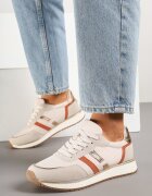 super mode Adidași bej cu model metalic Alusa